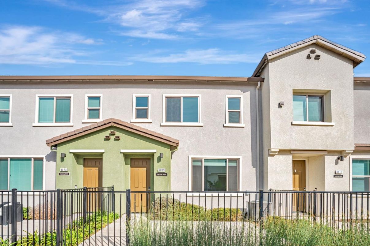 Exterior, Facade, Rowhouse