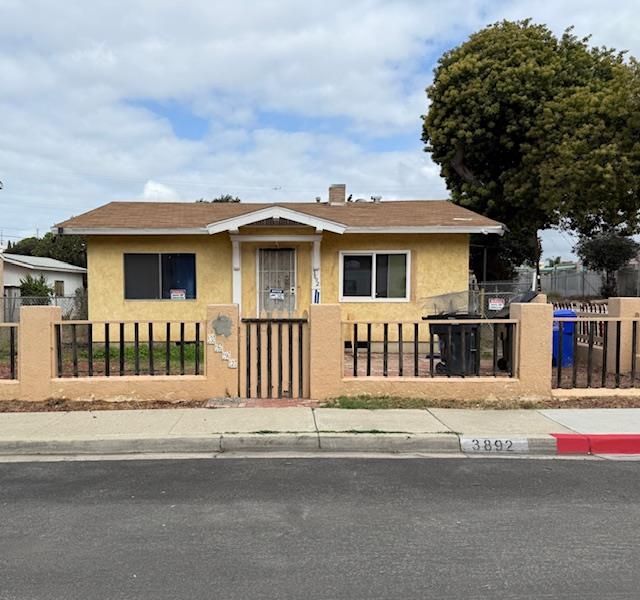 Exterior, Facade, Ranch