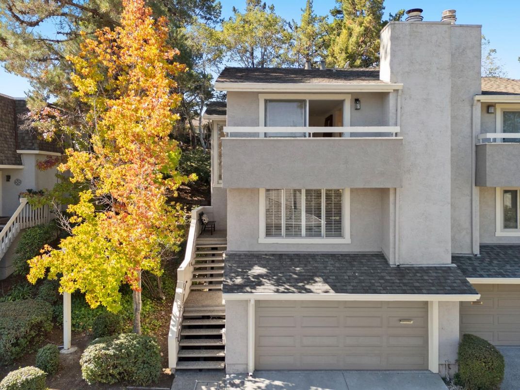 Attached, Exterior, Facade, Modern