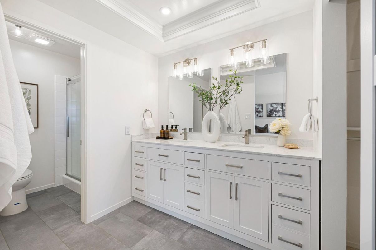 Bathroom, Dual Sink Vanities, Interior, Recessed Lighting