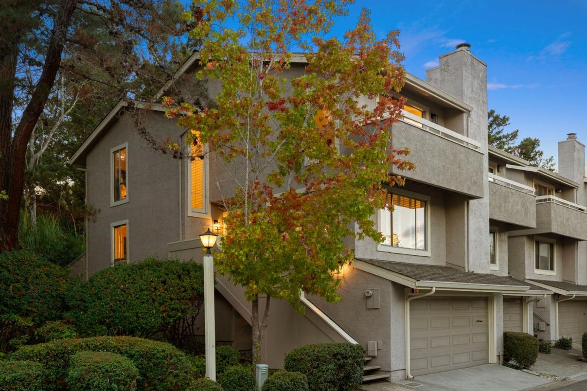 Attached, Exterior, Facade, Modern