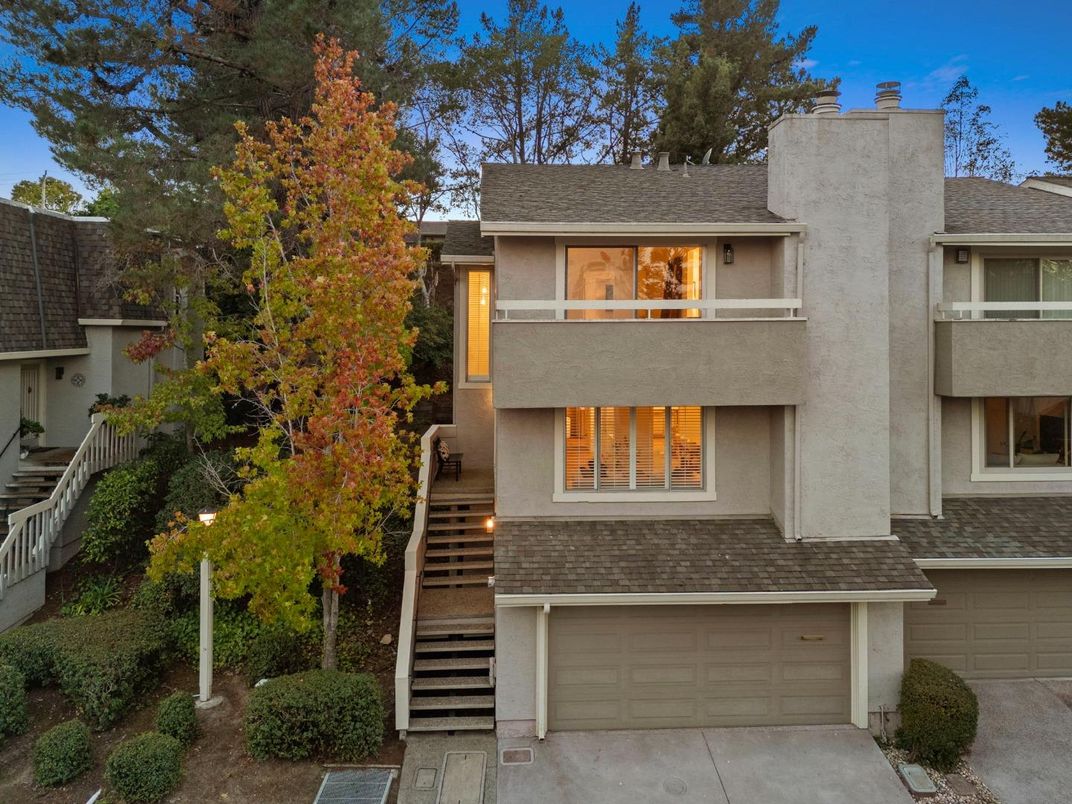 Attached, Exterior, Facade, Modern