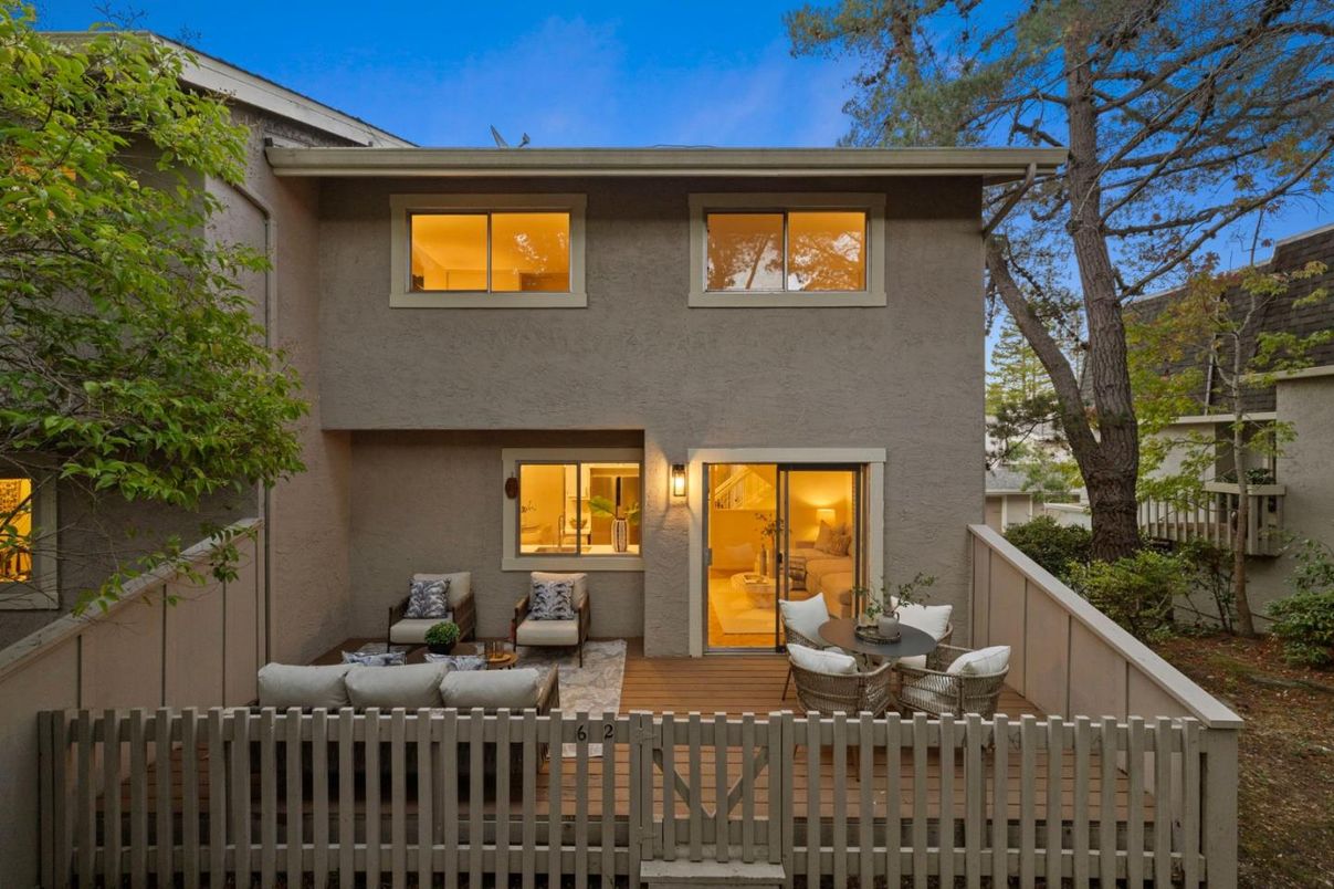 Exterior, Facade, Modern