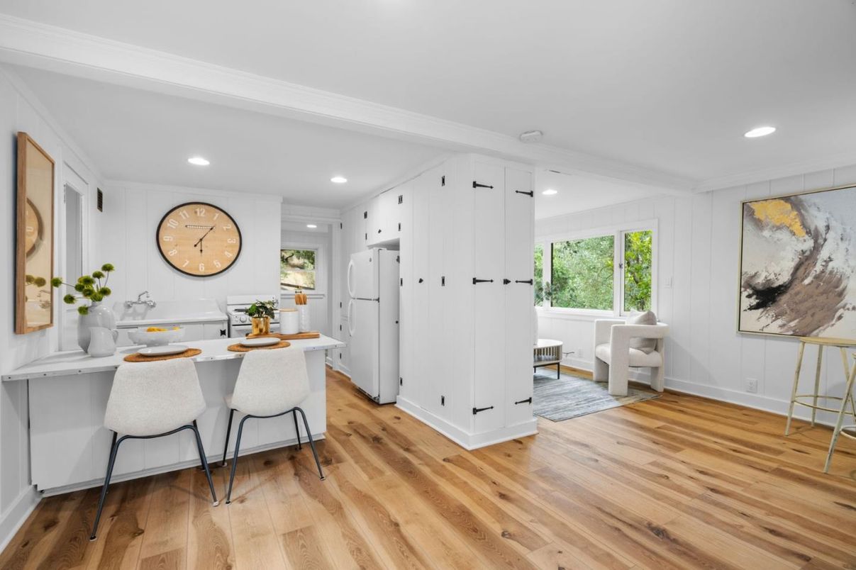 Interior, Recessed Lighting, Wood Texture Flooring