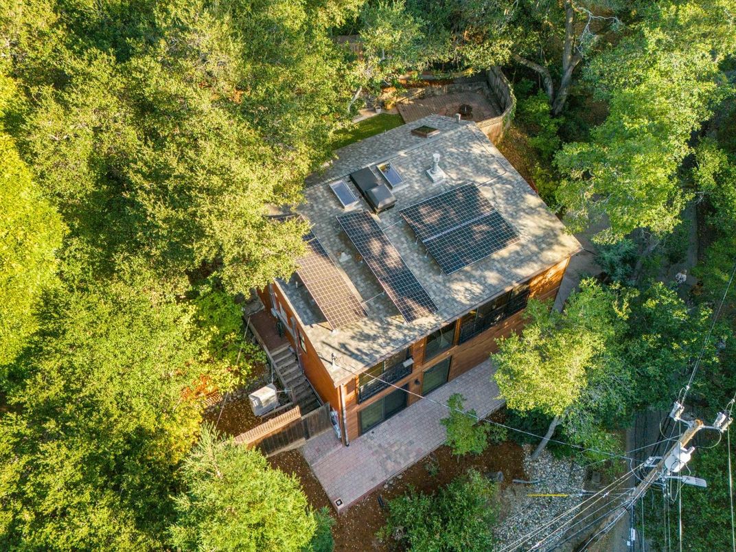 Exterior, Drone