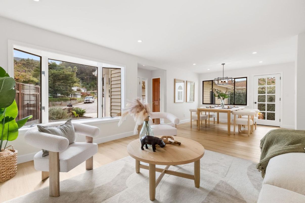 Dining room, Interior, Living room, Pendant Lights, Recessed Lighting, Wood Texture Flooring