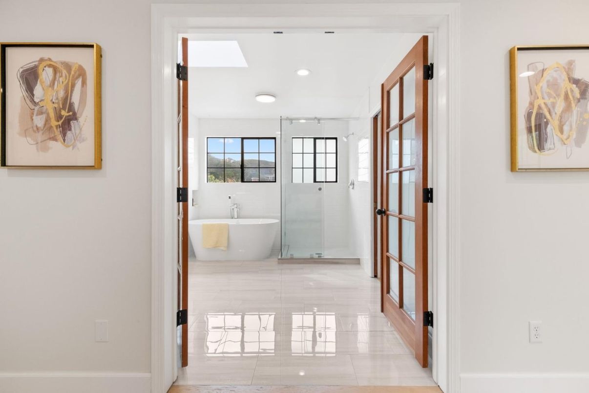 Bathroom, Dual Sink Vanities, Free Standing Baths, Interior, Recessed Lighting