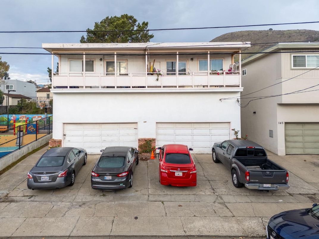 Attached, Exterior, Facade, Modern