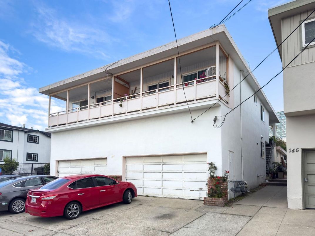 Attached, Exterior, Facade, Modern