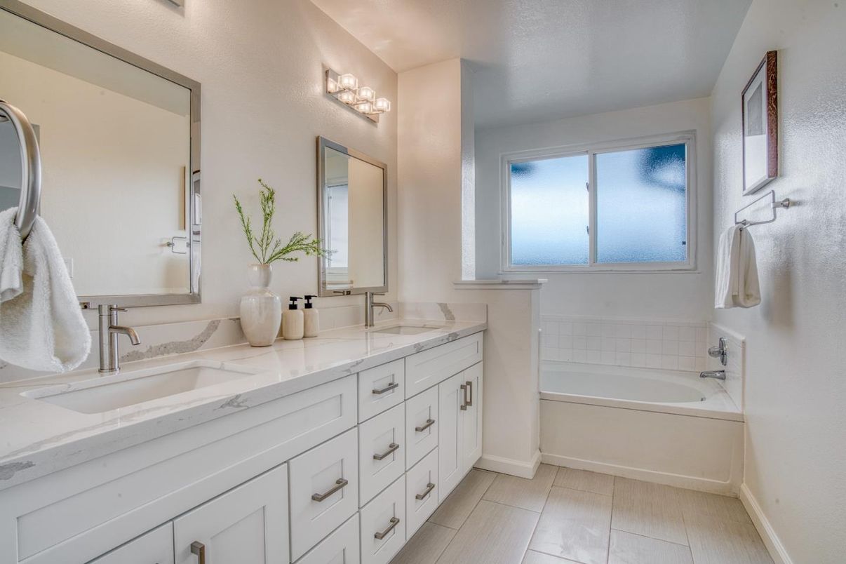 Bathroom, Dual Sink Vanities, Interior