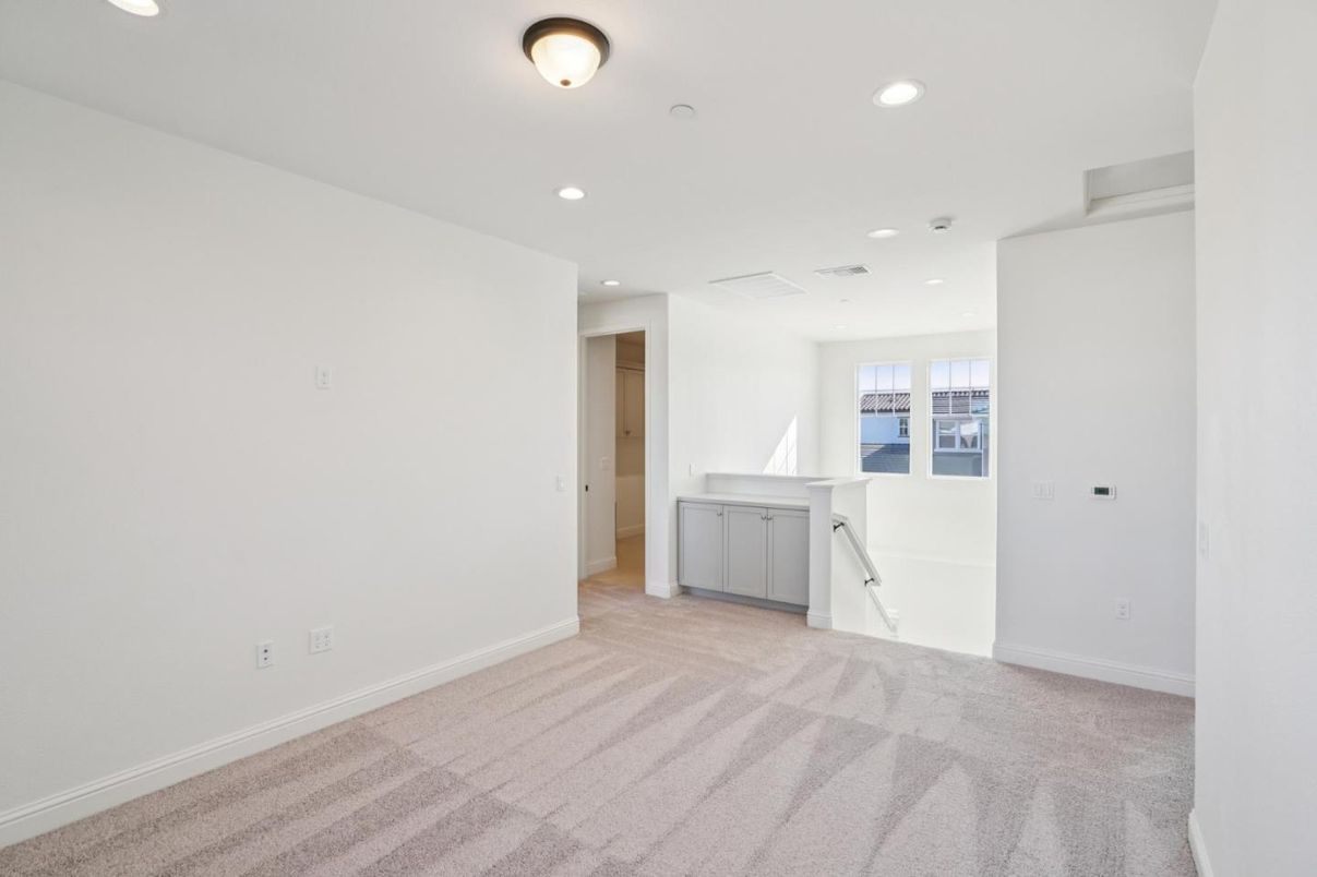 Empty room, Interior, Recessed Lighting