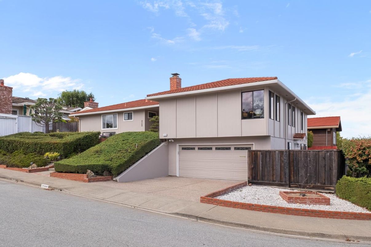 Attached, Exterior, Facade, Split Level