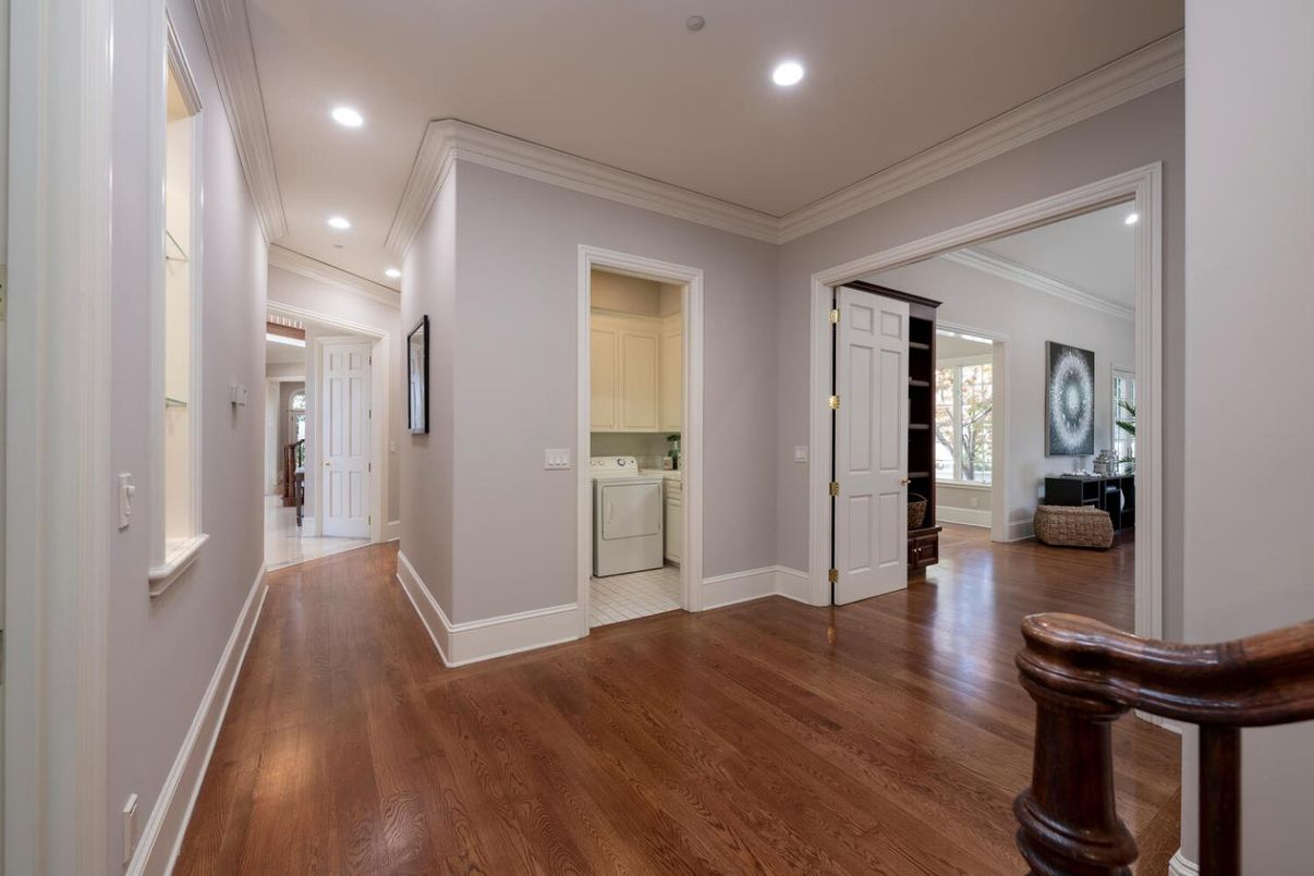 Interior, Recessed Lighting, Washer, Wood Texture Flooring