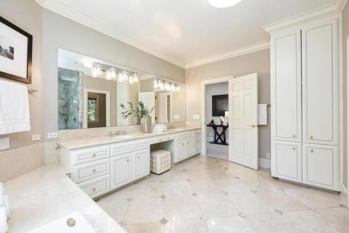 Bathroom, Dual Sink Vanities, Interior