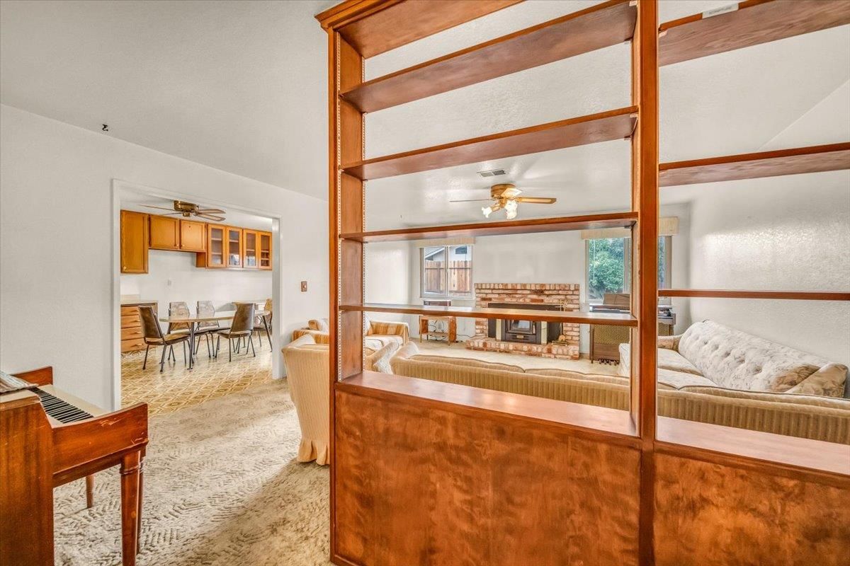 Dining room, Interior, Piano