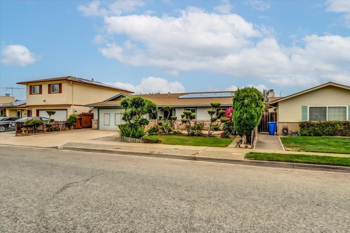 Attached, Exterior, Facade, Solar Panels, Ranch