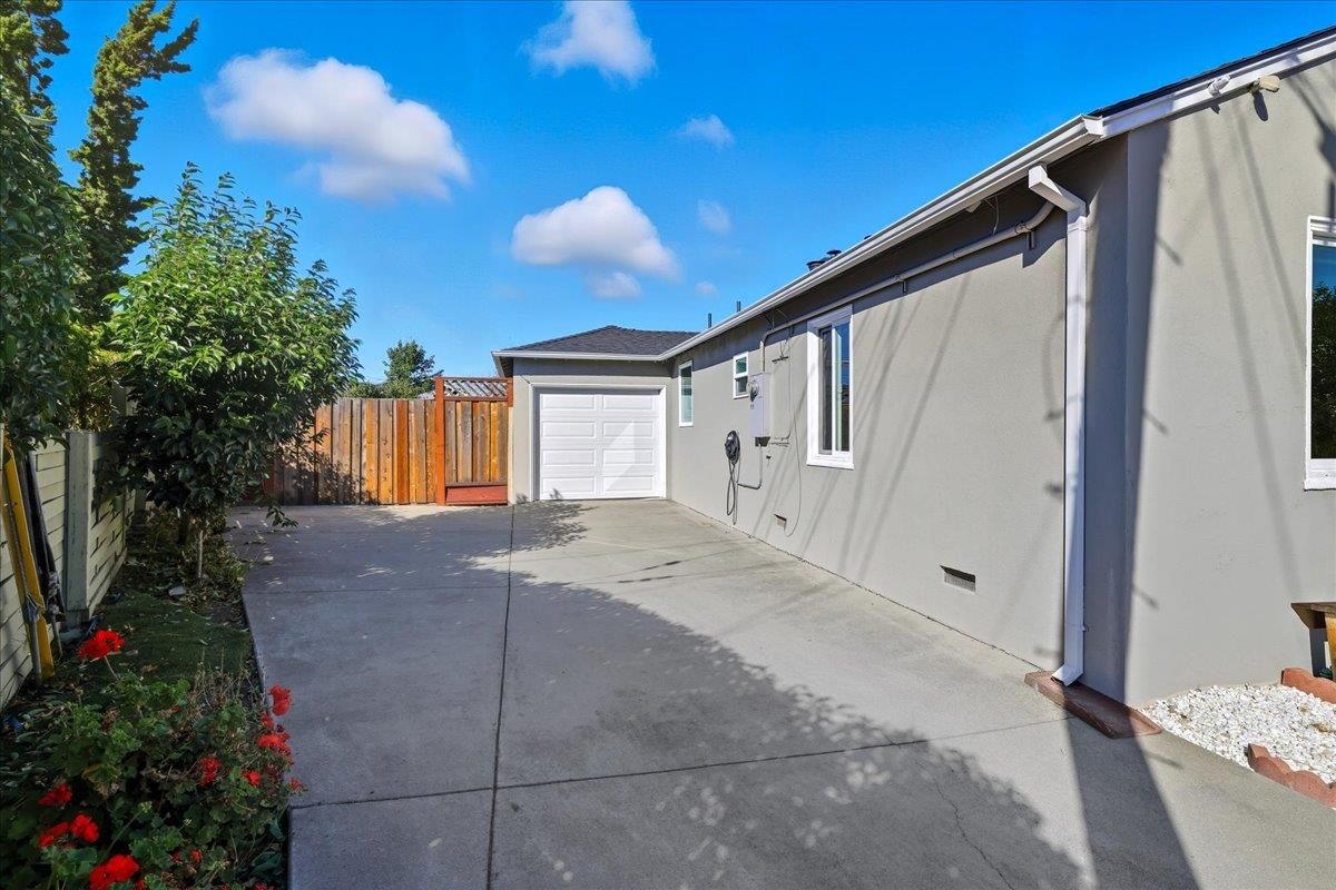 Detached Garage, Exterior