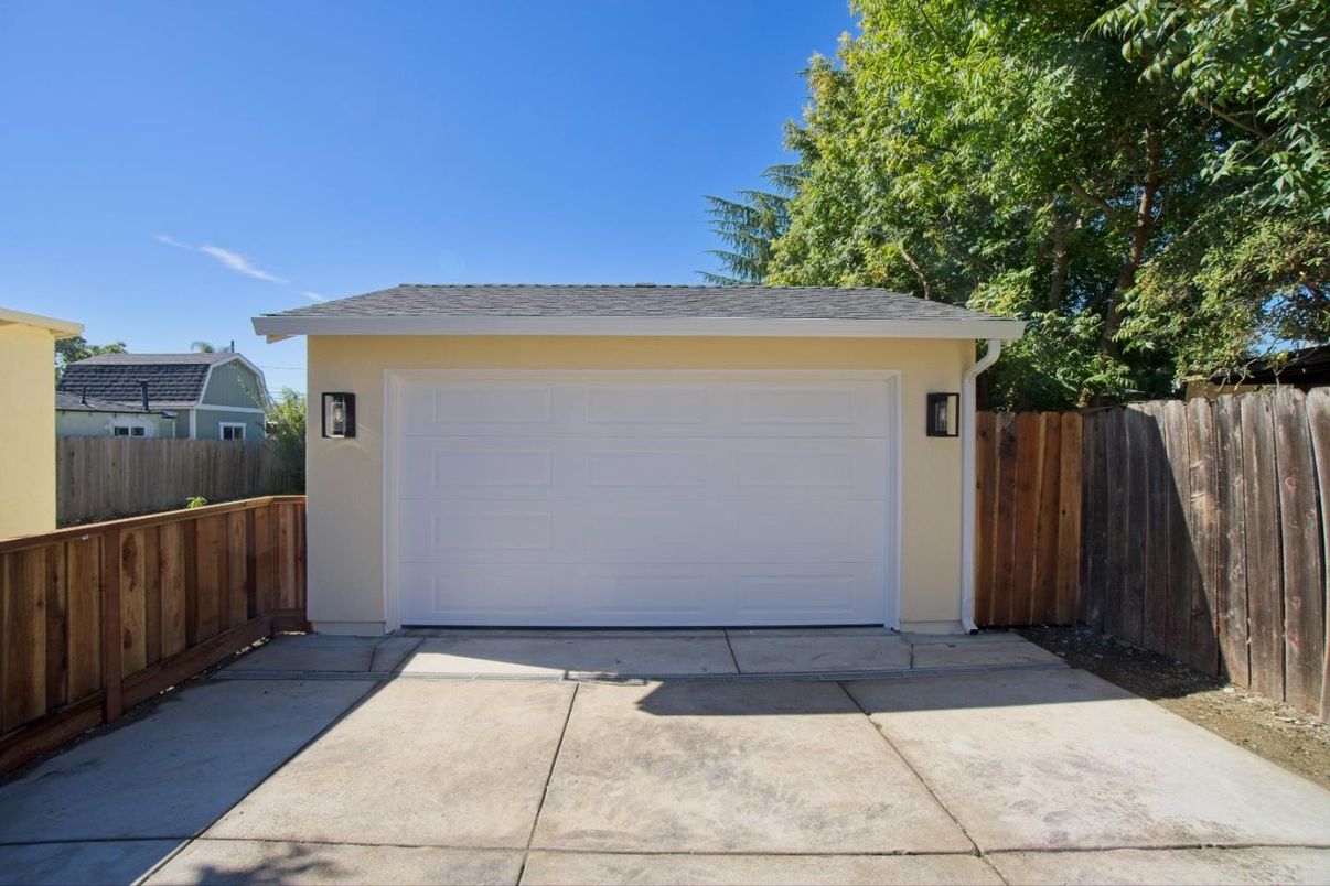 Detached Garage, Exterior