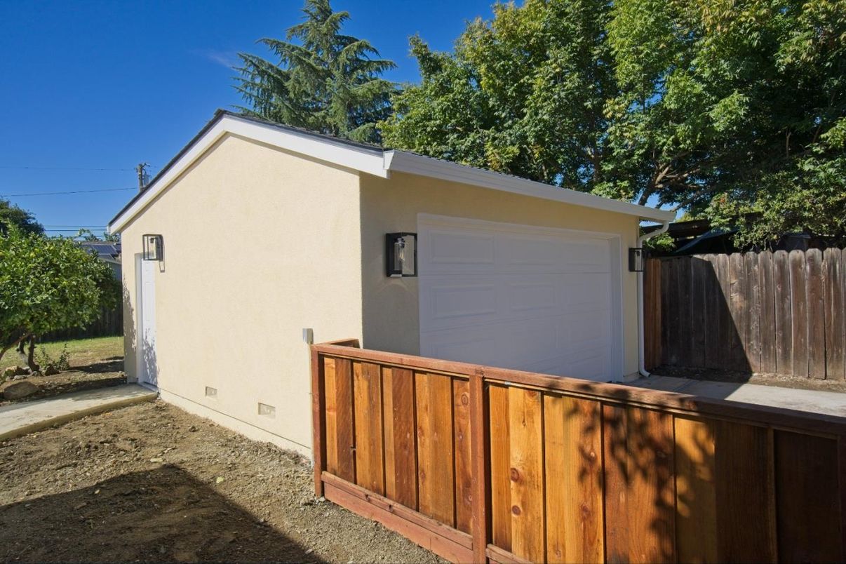 Detached Garage, Exterior