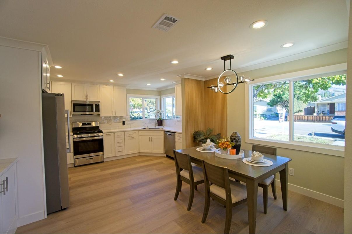 Chandelier, Dining room, Interior, Kitchen, Pendant Lights, Recessed Lighting, Stainless Steel Appliances, Wood Texture Flooring