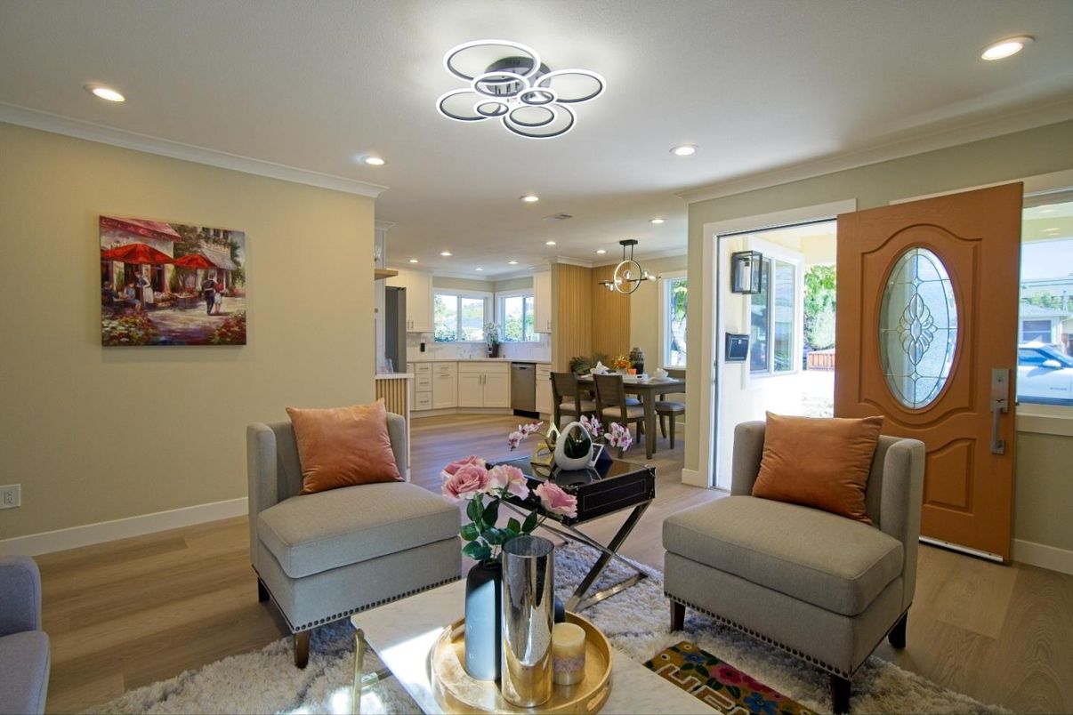 Dining room, Interior, Living room, Pendant Lights, Recessed Lighting, Wood Texture Flooring