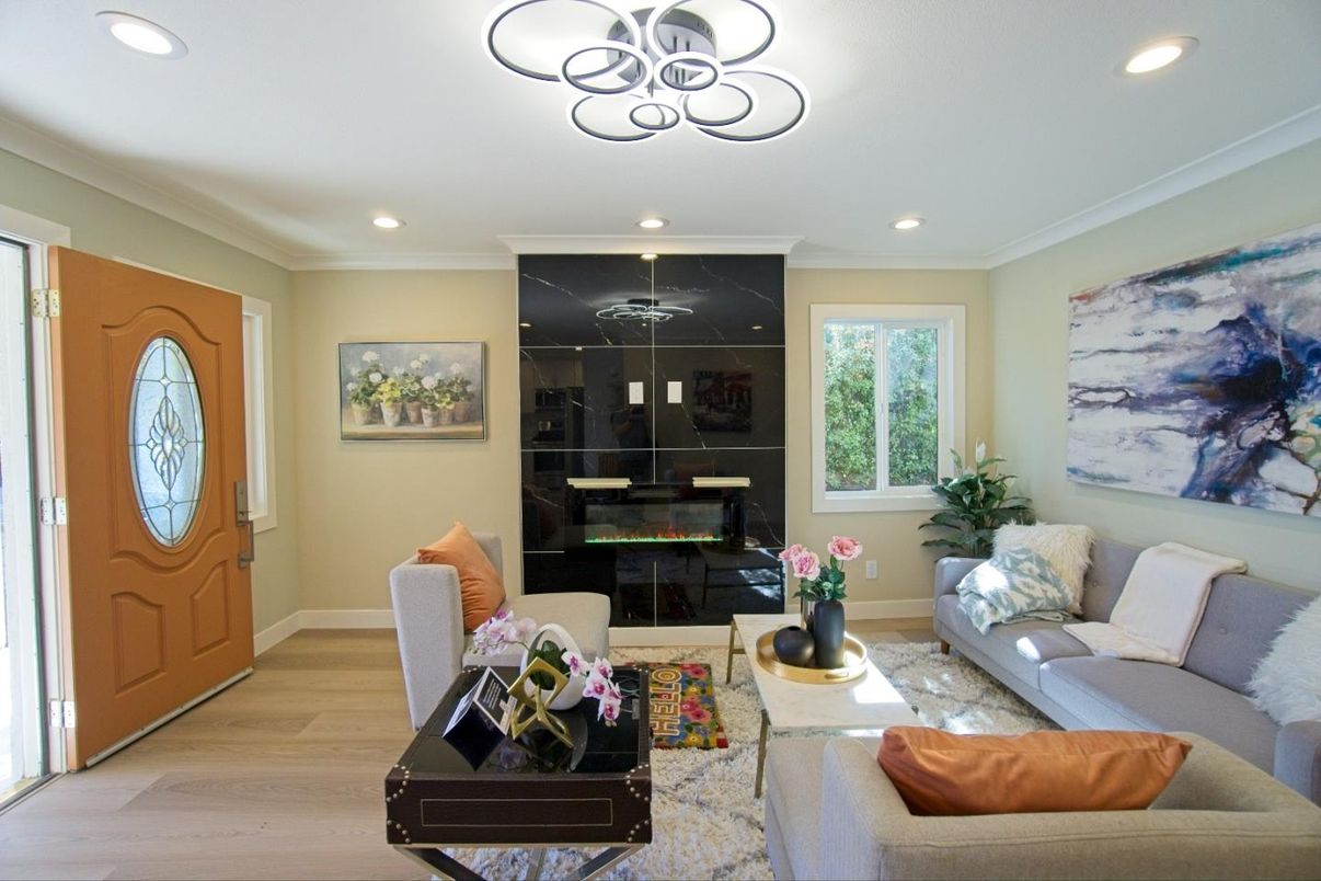 Interior, Living room, Pendant Lights, Recessed Lighting, Wood Texture Flooring