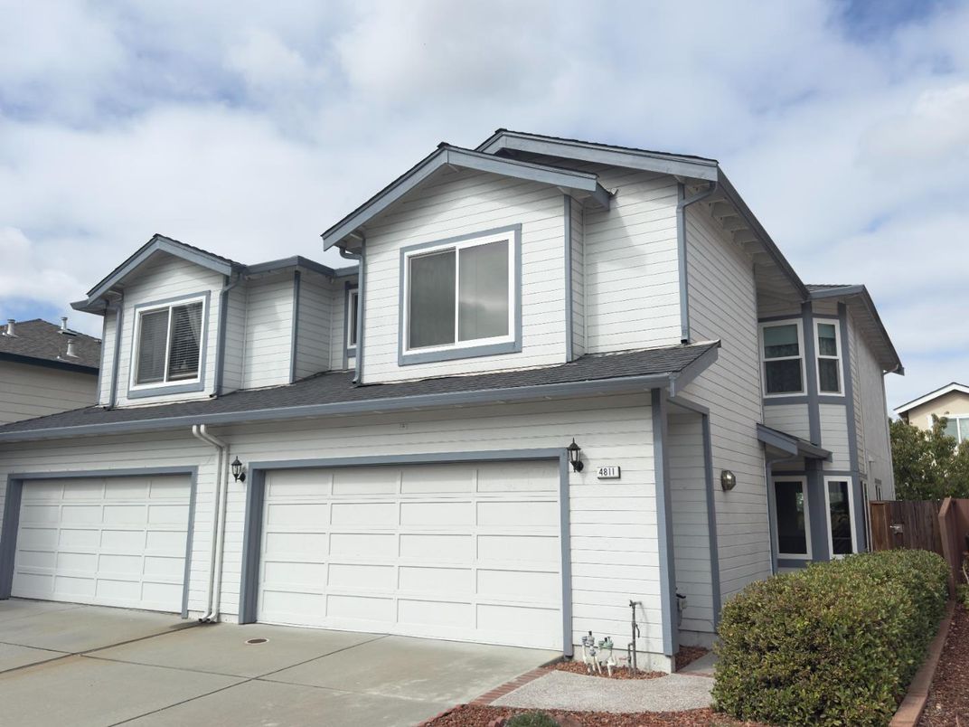 Attached, Exterior, Facade, Rowhouse