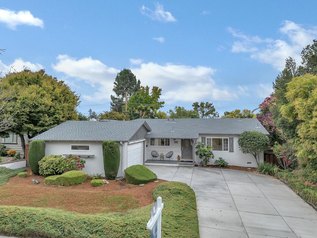Attached, Exterior, Facade, Ranch