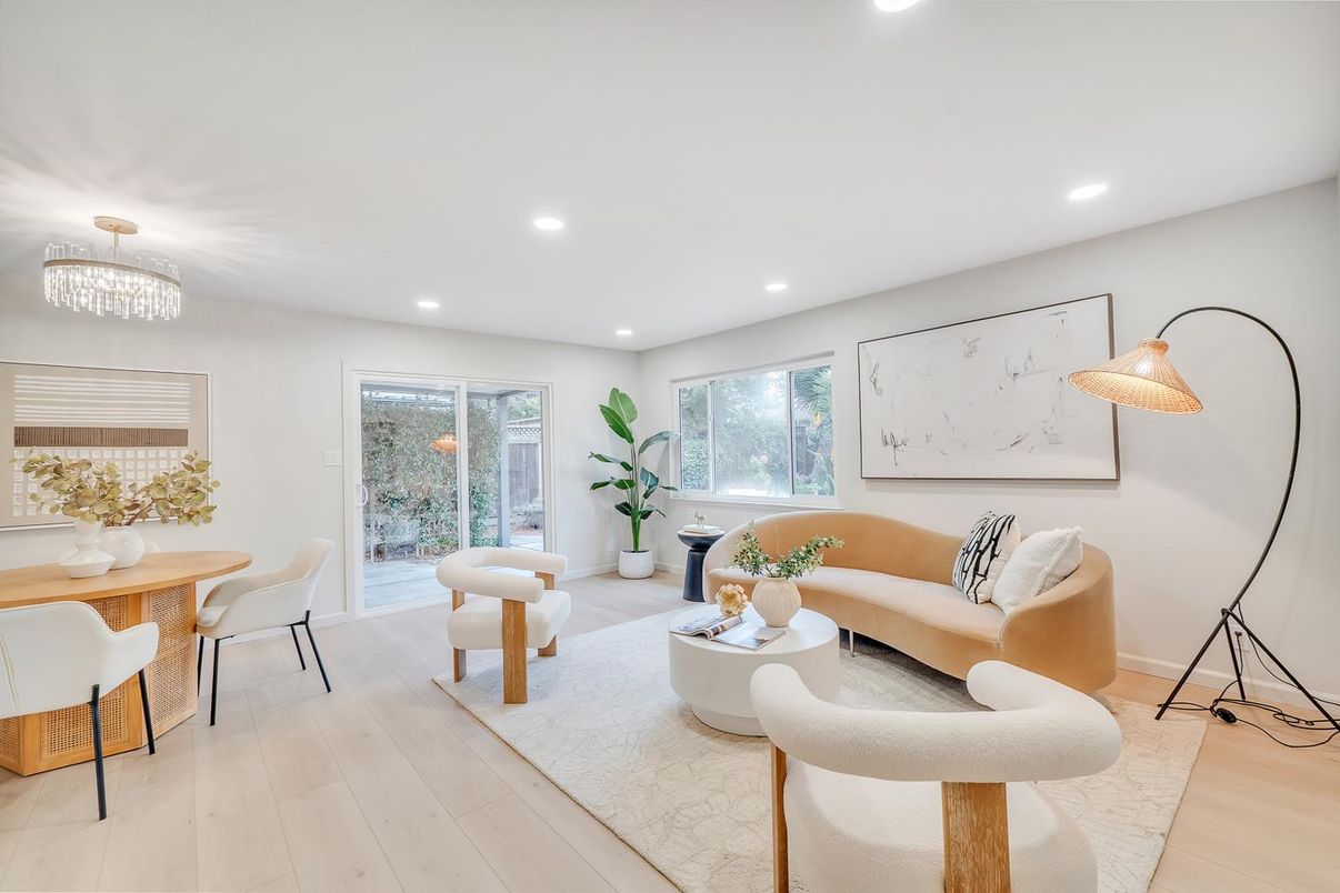Chandelier, Dining room, Interior, Living room, Recessed Lighting, Wood Texture Flooring