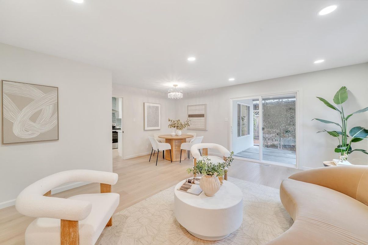 Chandelier, Dining room, Interior, Living room, Recessed Lighting, Wood Texture Flooring