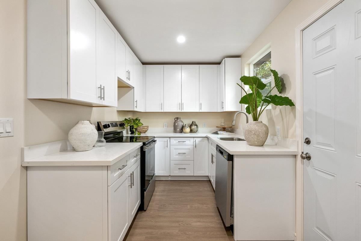 Interior, Kitchen, Recessed Lighting, Wood Texture Flooring