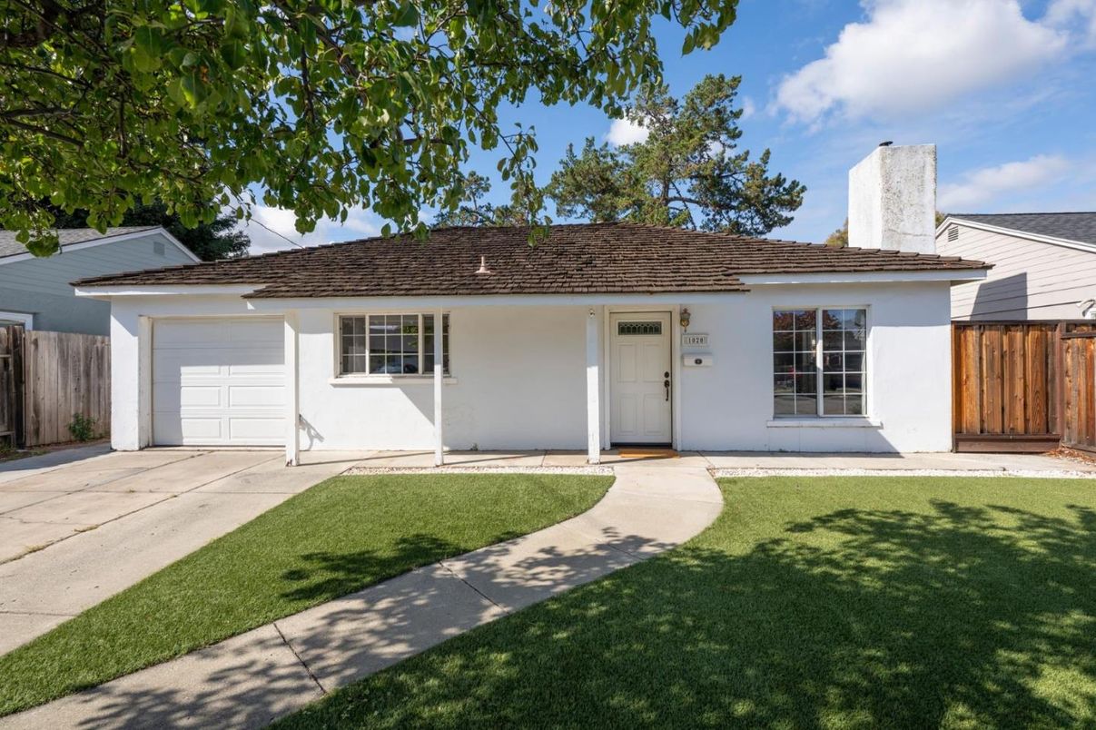 Attached, Exterior, Facade, Ranch