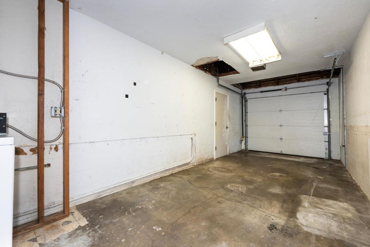 Garage, Interior