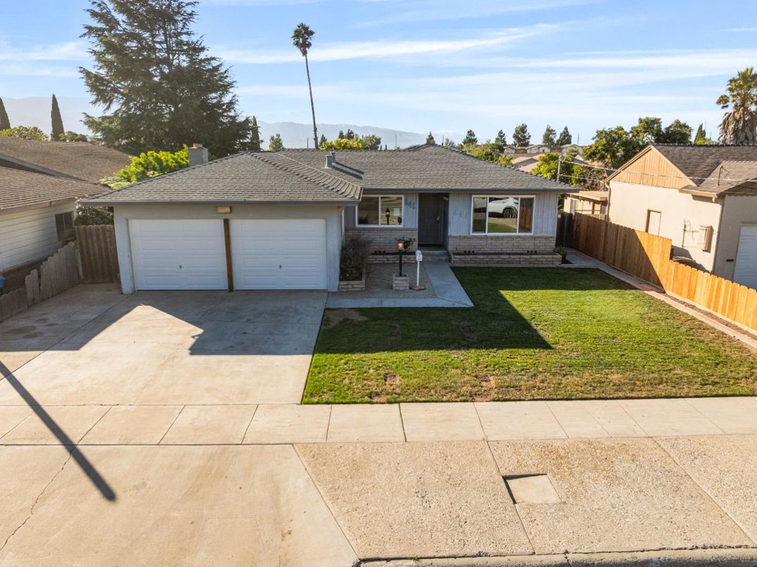 Attached, Exterior, Facade, Ranch