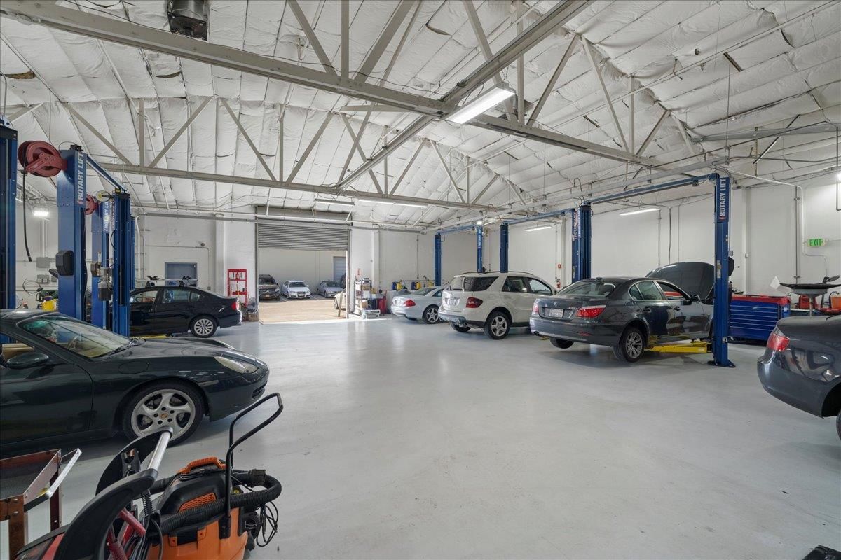 Garage, Interior