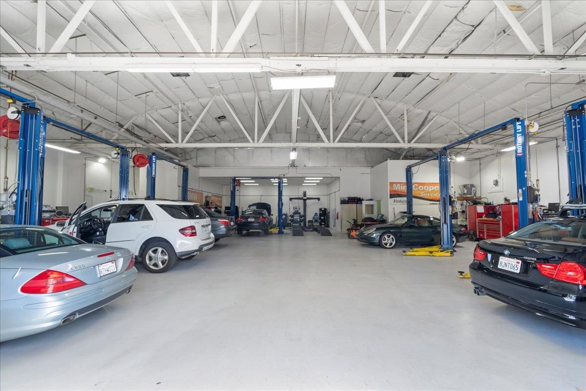 Garage, Interior