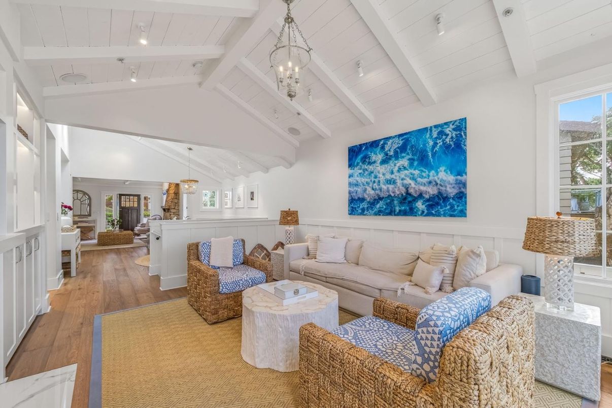 Interior, Living room, Pendant Lights, Recessed Lighting, Wood Texture Flooring