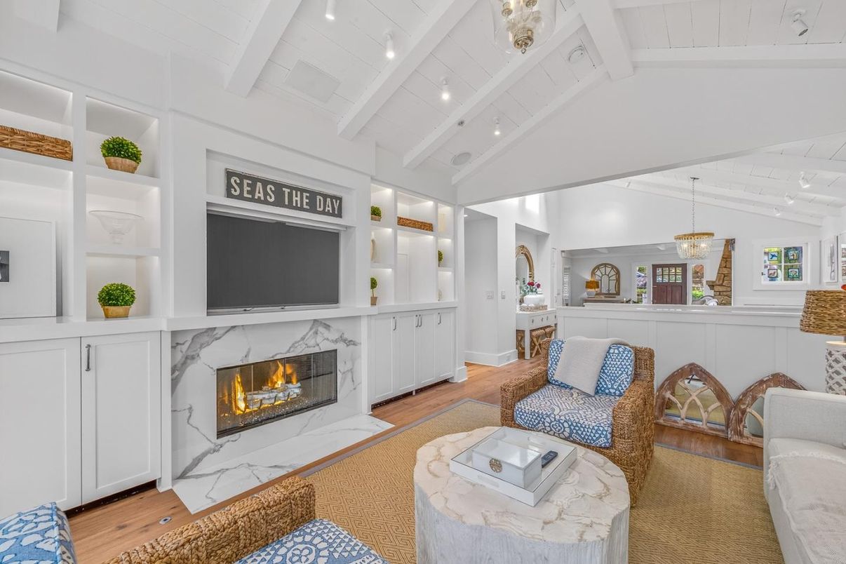 Fireplace, Interior, Living room, Pendant Lights, Recessed Lighting, Wood Texture Flooring