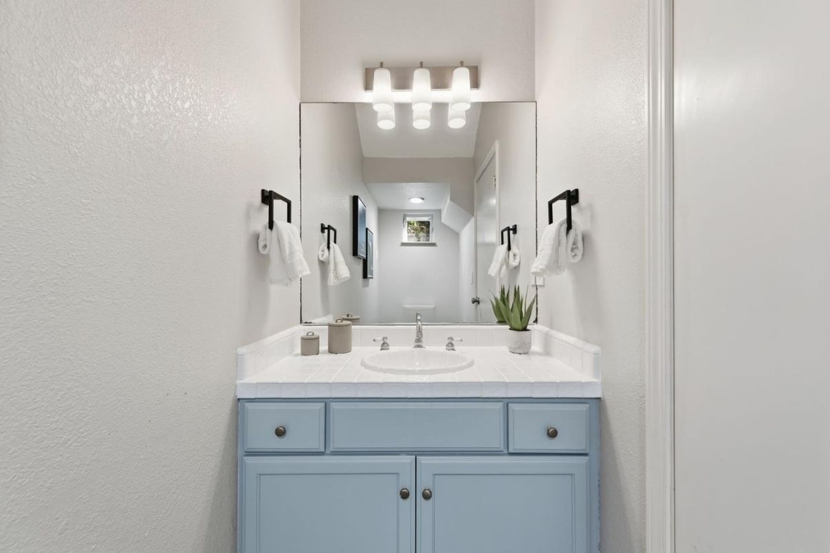 Bathroom, Interior, Tile Countertops