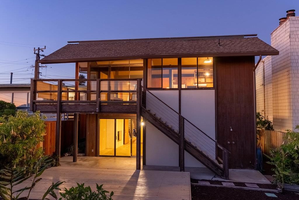 Exterior, Facade, Modern