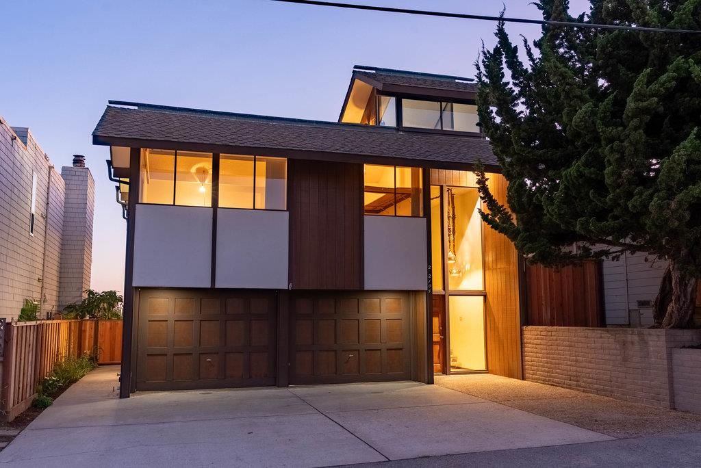 Attached, Exterior, Facade, Modern