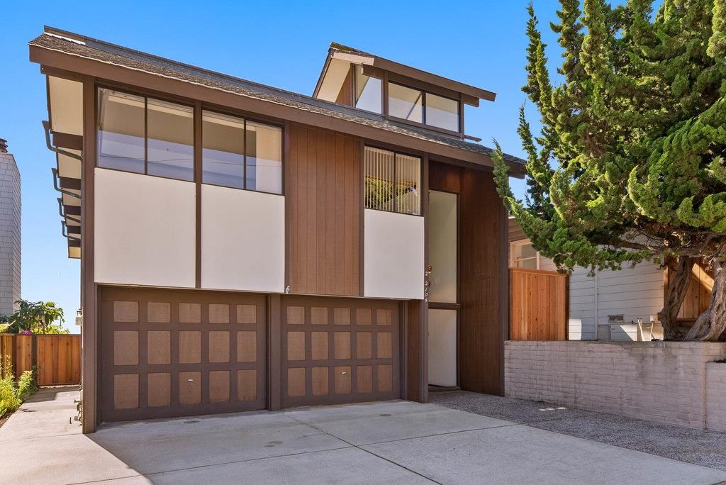 Attached, Exterior, Facade, Modern