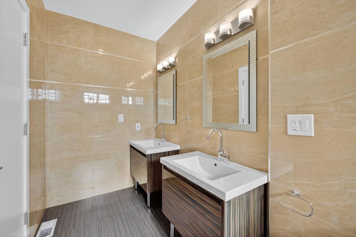 Bathroom, Dual Sink Vanities, Interior