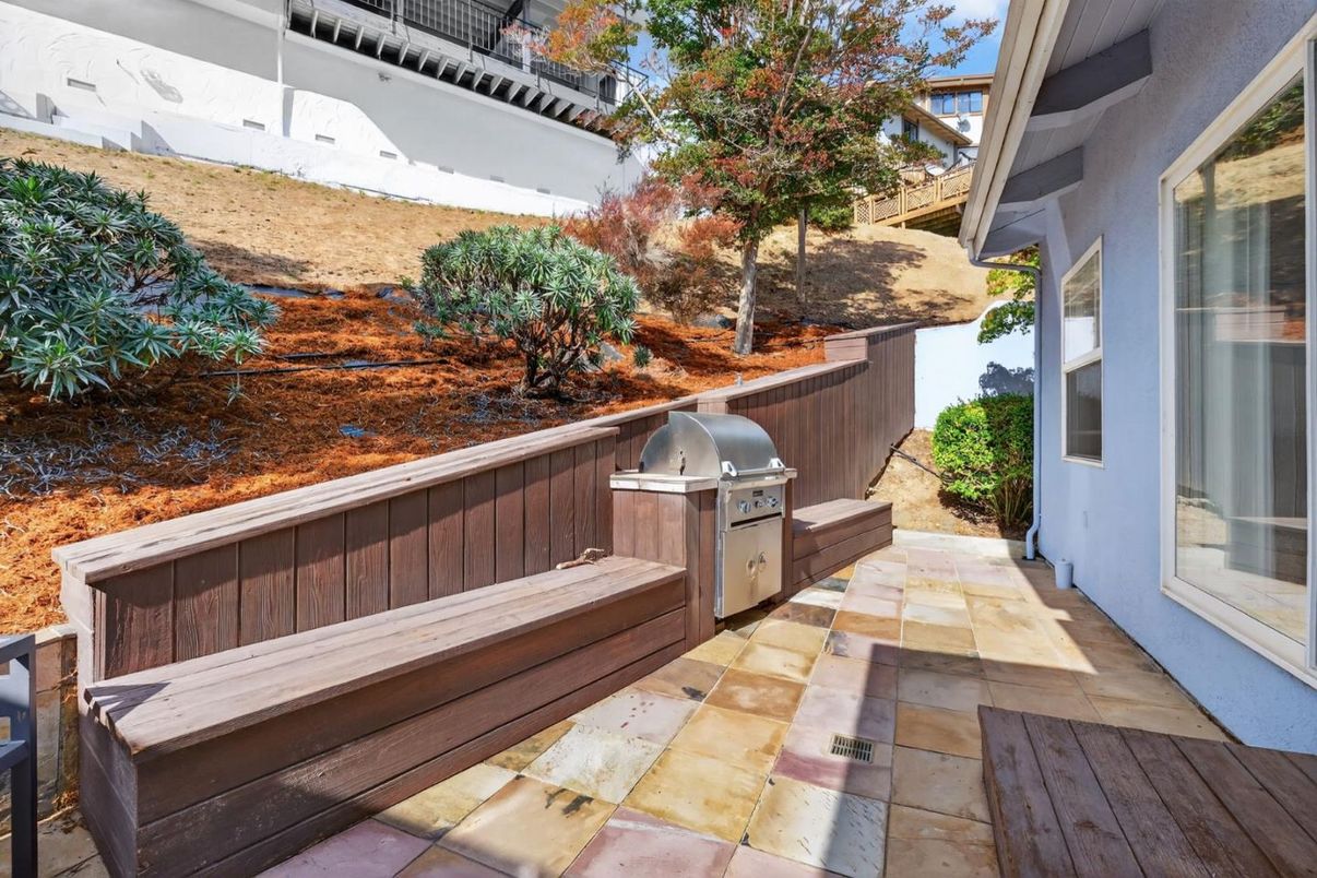 Exterior, Outdoor Kitchen