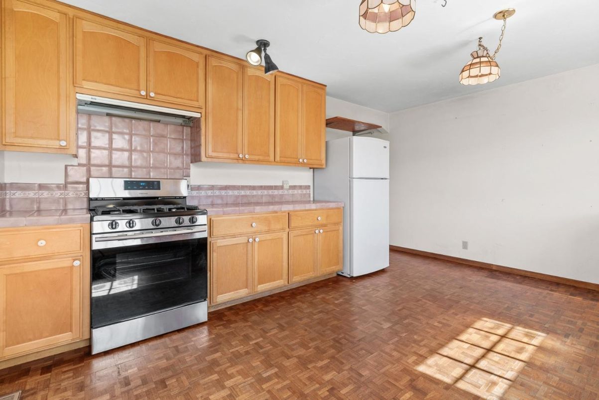 Interior, Kitchen, Pendant Lights, Wood Texture Flooring