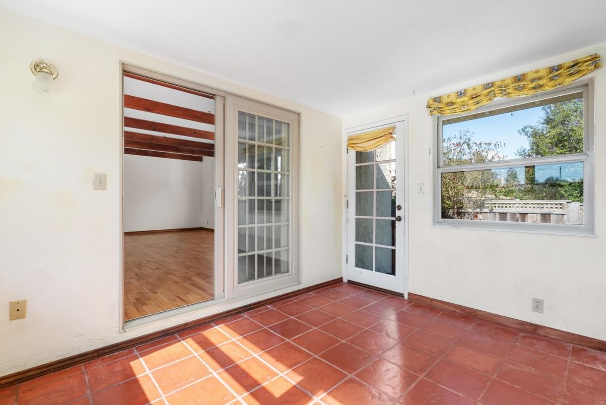 Empty room, Interior, Wooden Beams