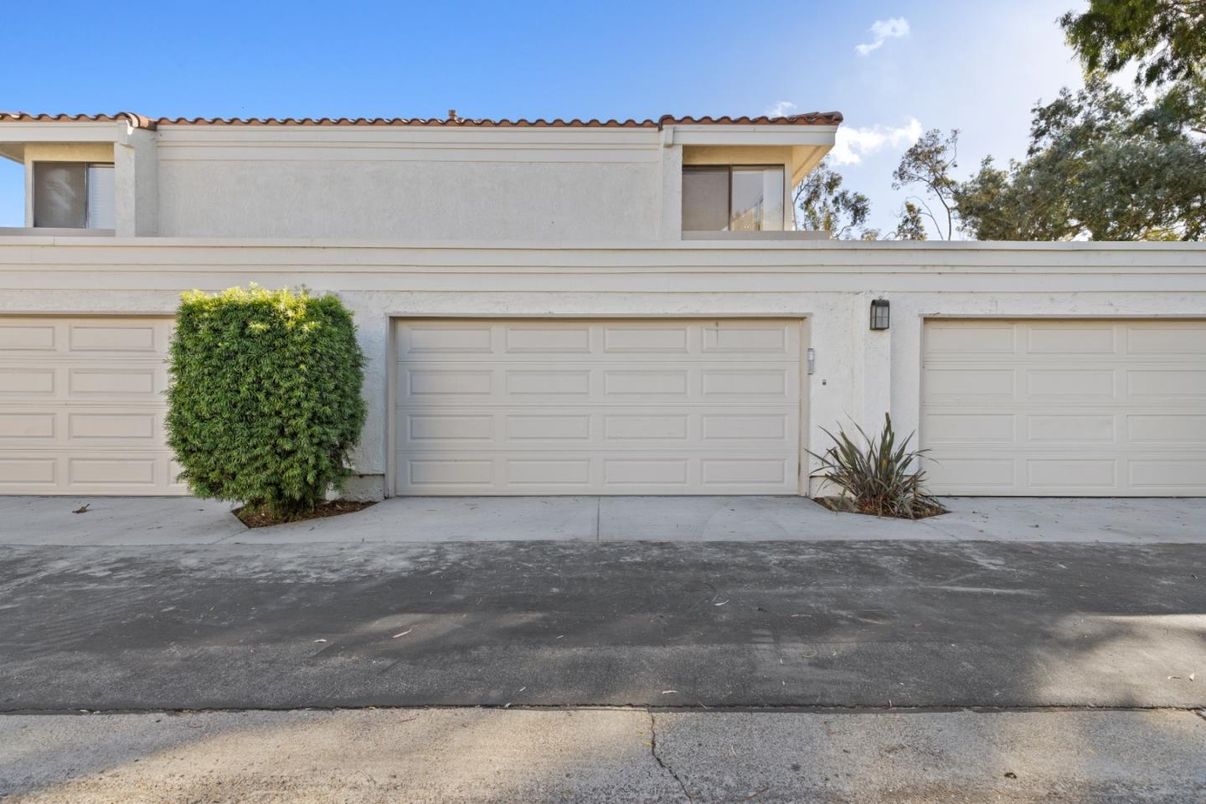 Attached, Exterior, Facade, Mediterranean