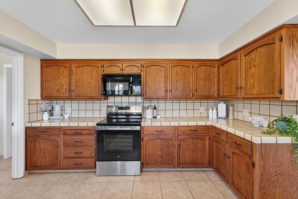 Interior, Kitchen, Tile Countertops