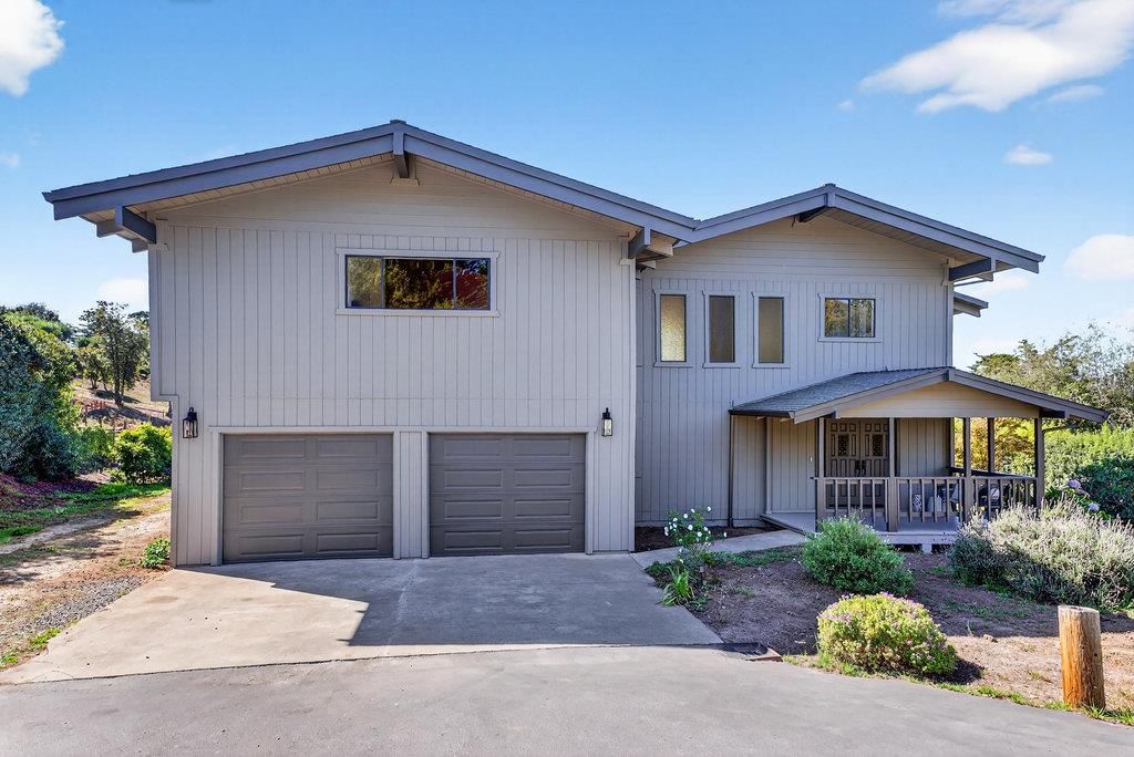 Attached, Exterior, Facade, Farmhouse