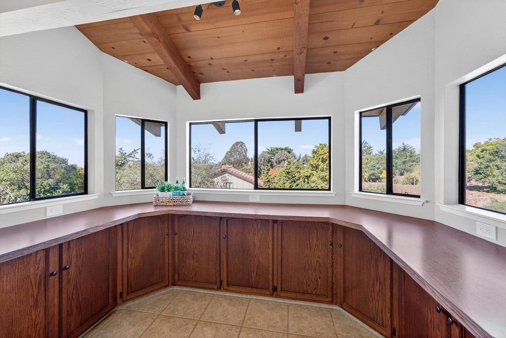 Empty room, Interior, Wooden Beams, Wooden Ceilings